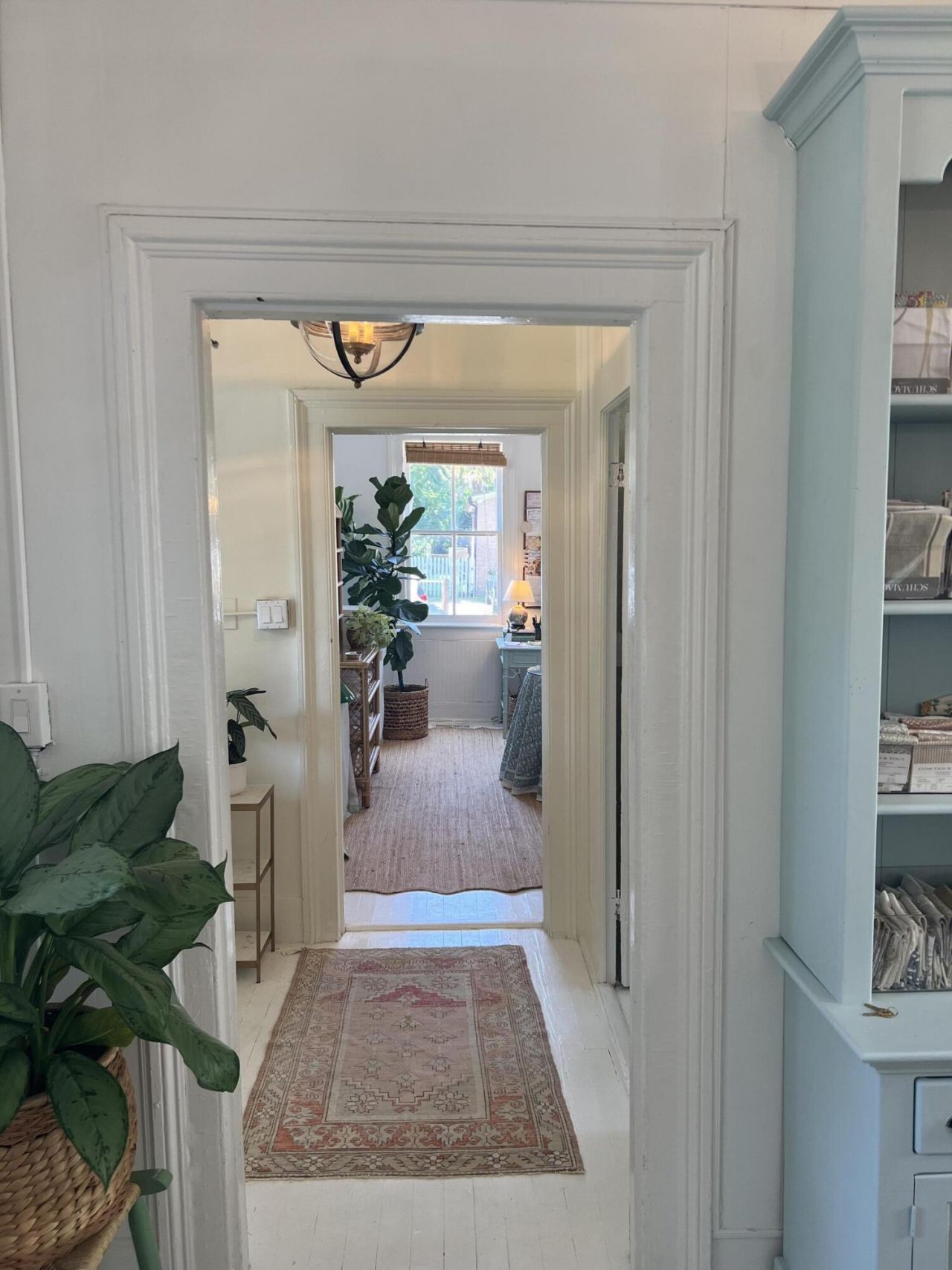 680 King Street Photo 4