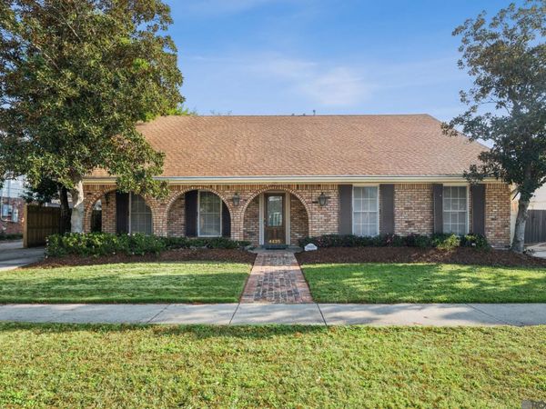 4425 Elmwood Parkway, Metairie, LA 70003