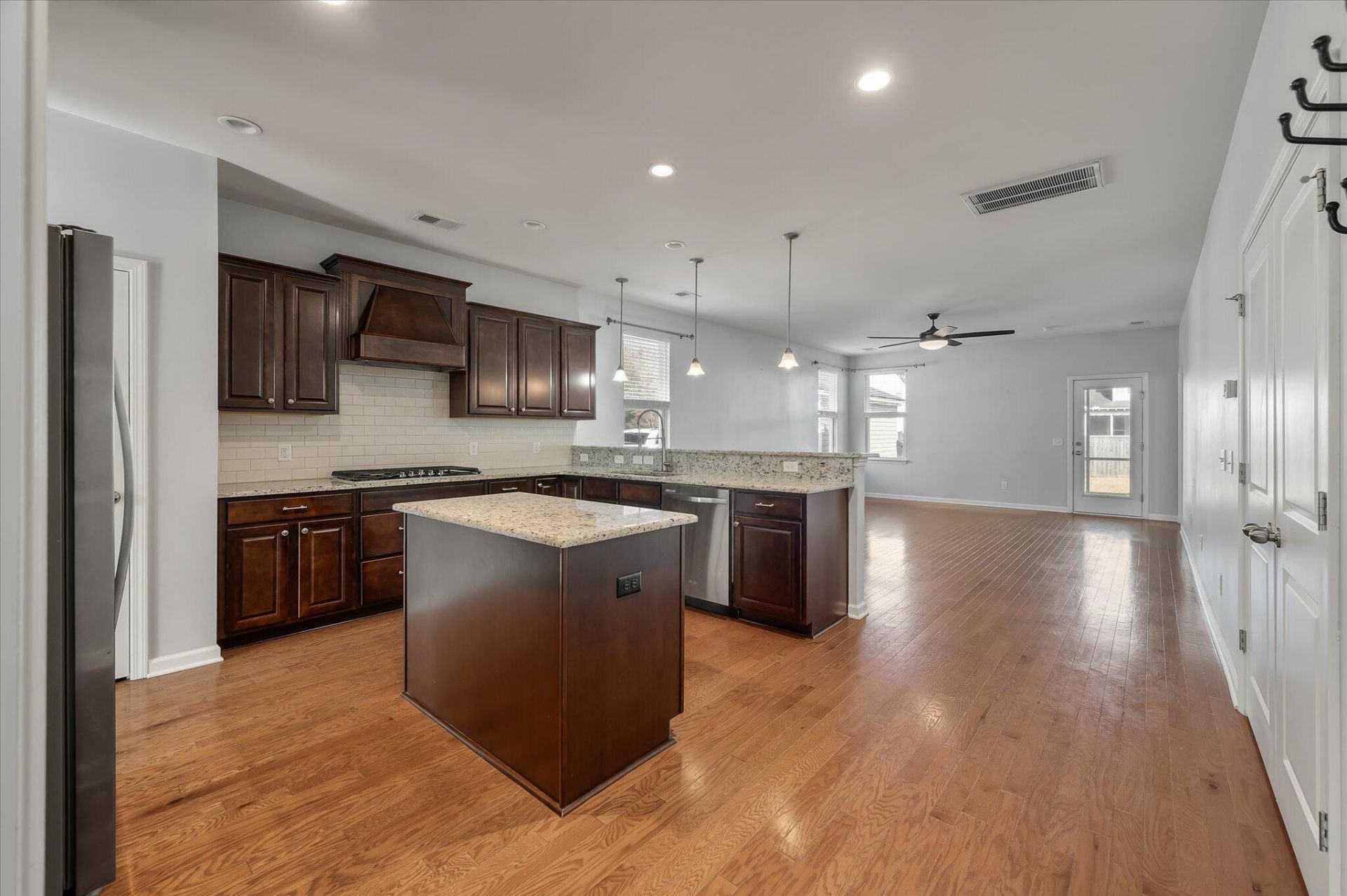 2902 Rutherford Way Photo 8