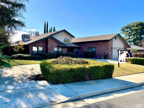 7001 Eloy Avenue, Bakersfield, CA 93308