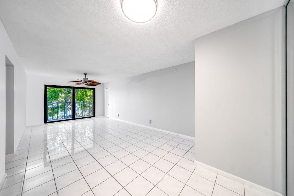 150 Cypress Club Drive, Unit 528, Pompano Beach, FL 33060 Photo