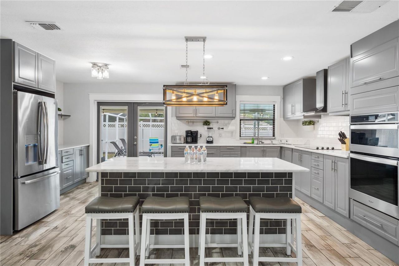 1011 67th Avenue Drive W, Bradenton, FL 34207 Photo