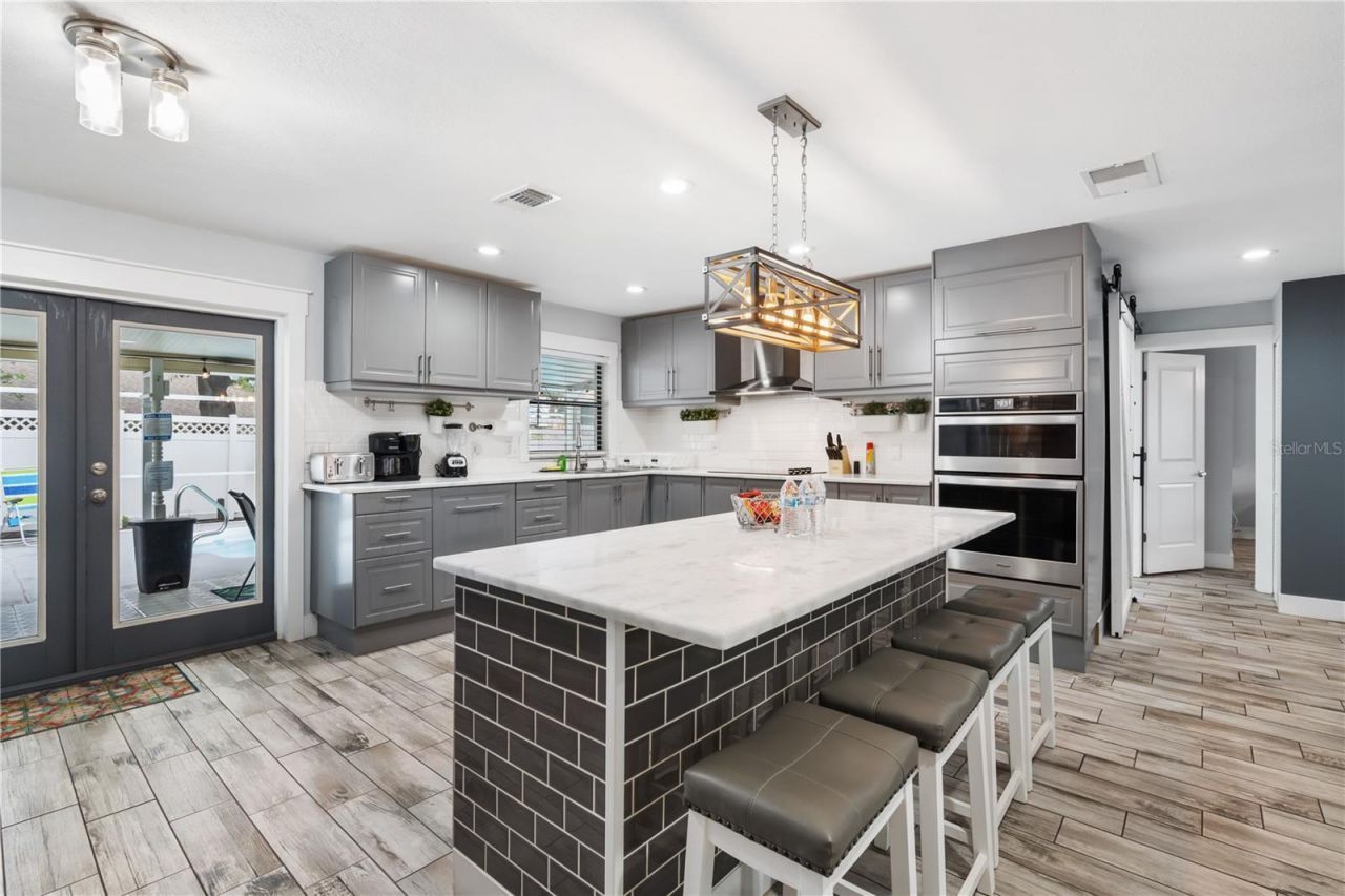 1011 67th Avenue Drive W, Bradenton, FL 34207 Photo