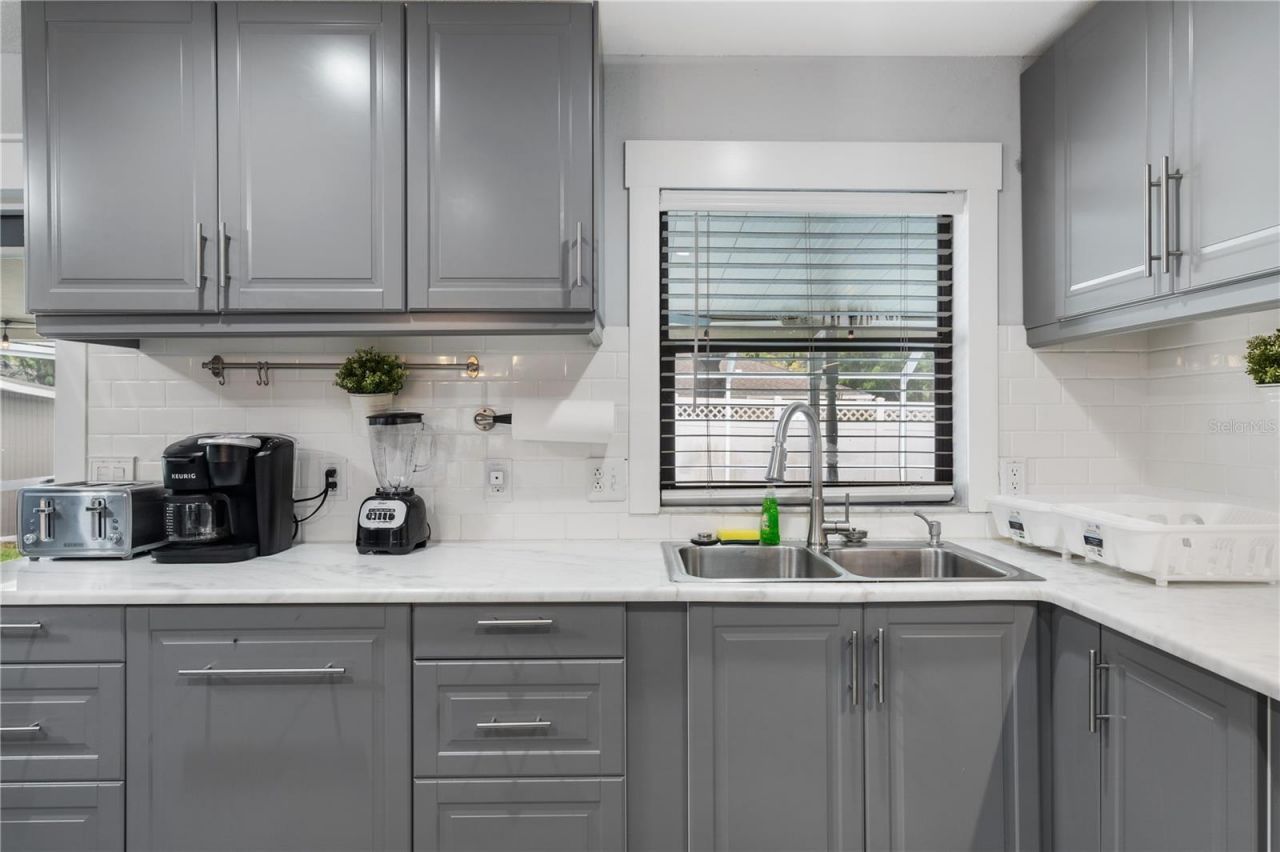 1011 67th Avenue Drive W, Bradenton, FL 34207 Photo