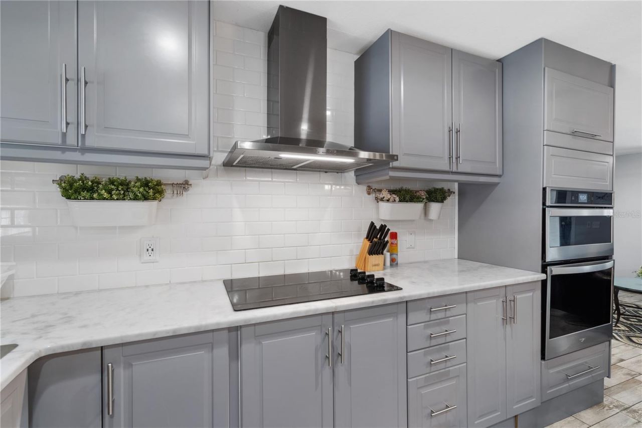 1011 67th Avenue Drive W, Bradenton, FL 34207 Photo