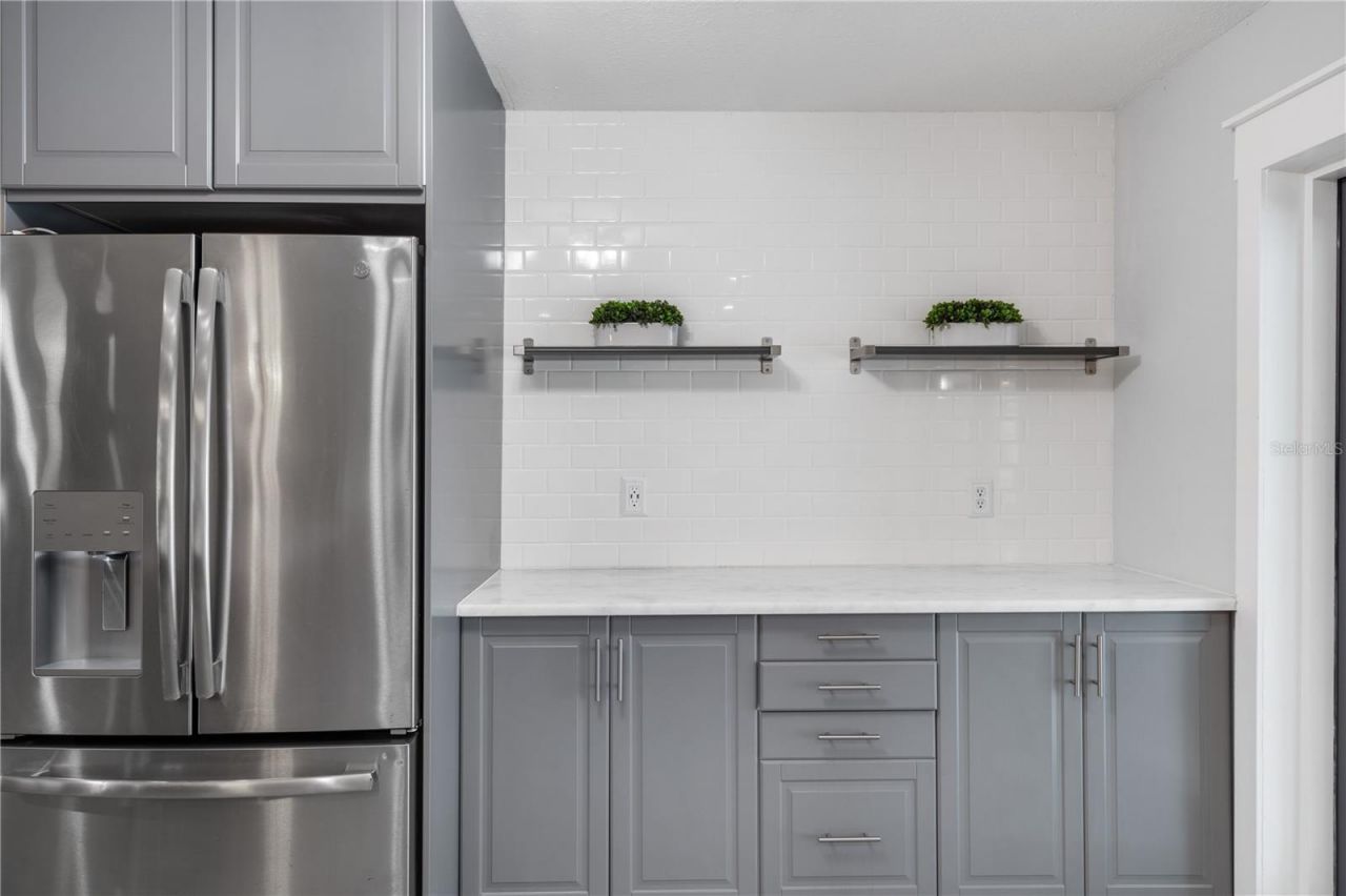 1011 67th Avenue Drive W, Bradenton, FL 34207 Photo