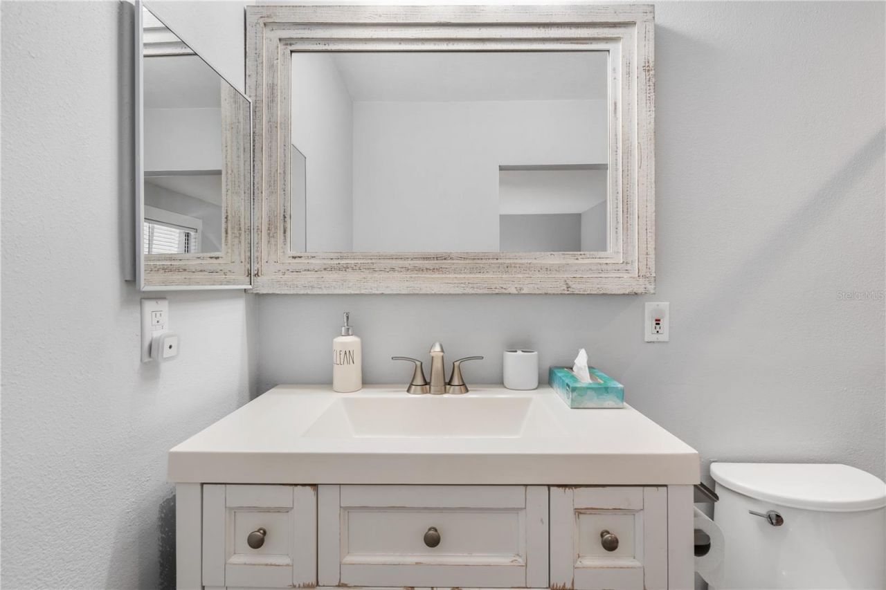 1011 67th Avenue Drive W, Bradenton, FL 34207 Photo