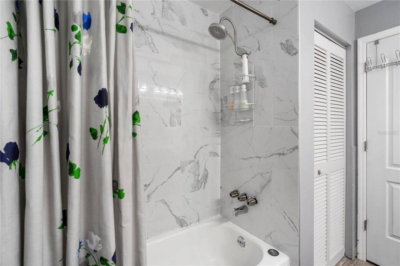 1011 67th Avenue Drive W, Bradenton, FL 34207 Photo