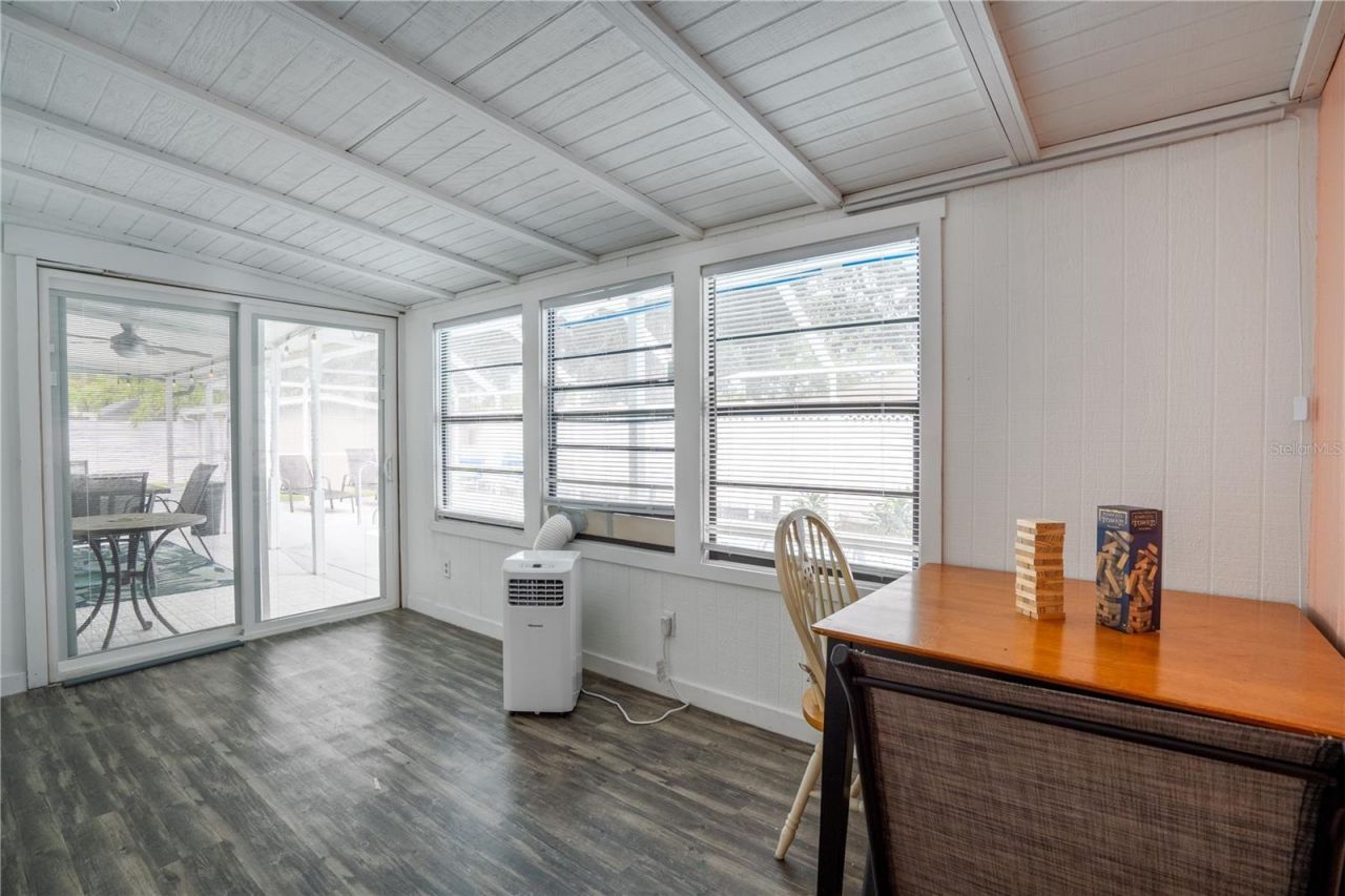 1011 67th Avenue Drive W, Bradenton, FL 34207 Photo