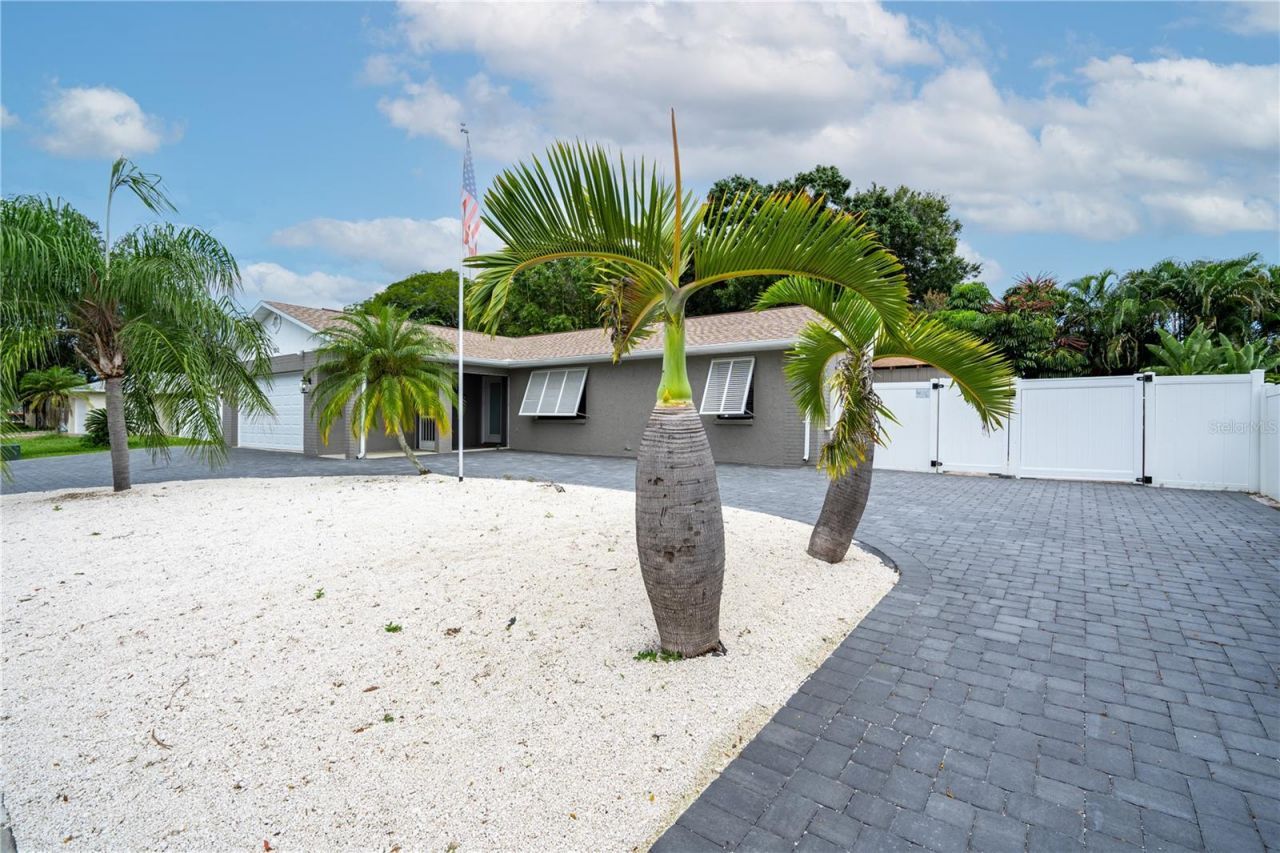 1011 67th Avenue Drive W, Bradenton, FL 34207 Photo