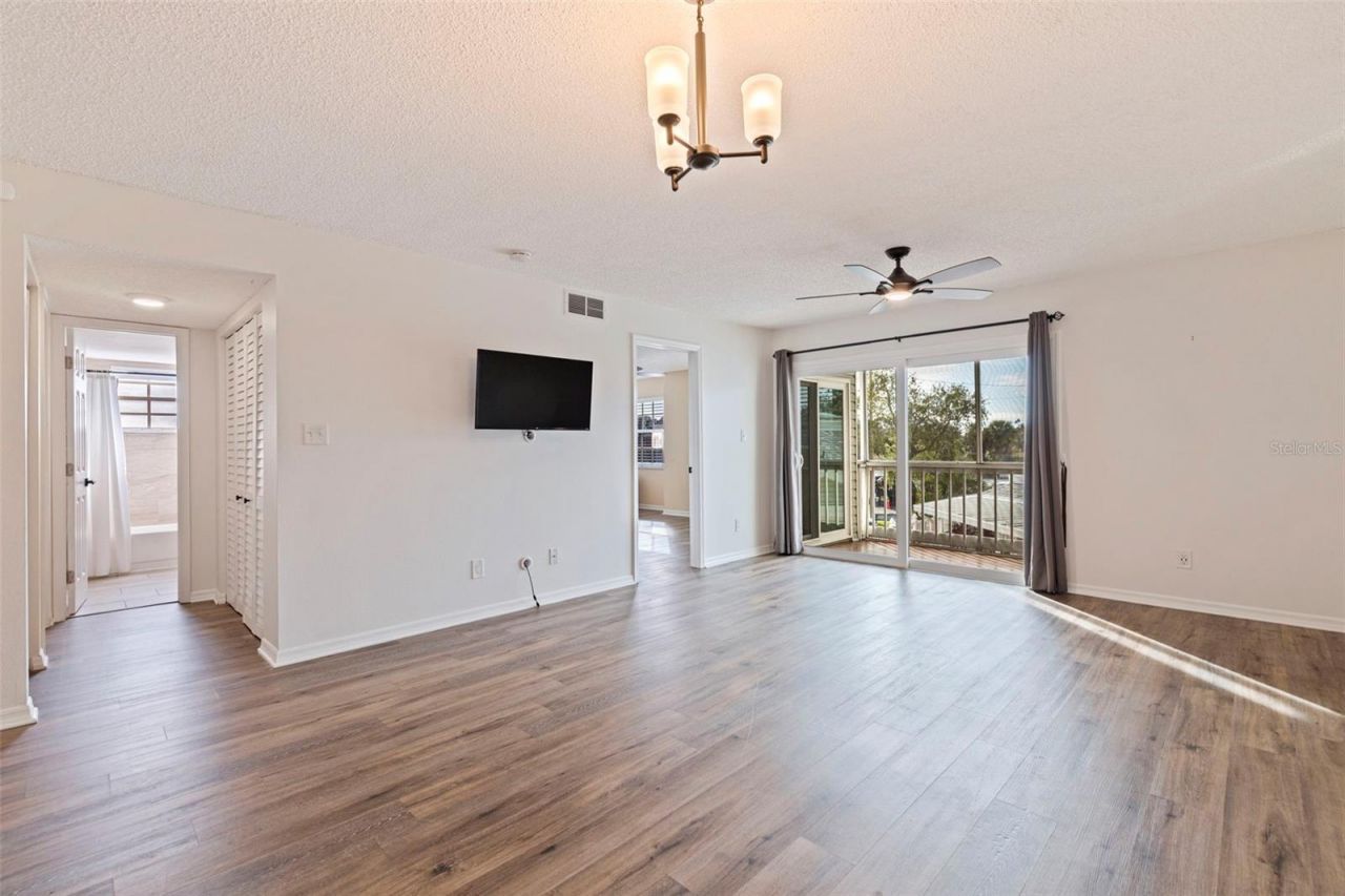 6826 Stones Throw Circle N, Unit 11201, Saint Petersburg, FL 33710 Photo