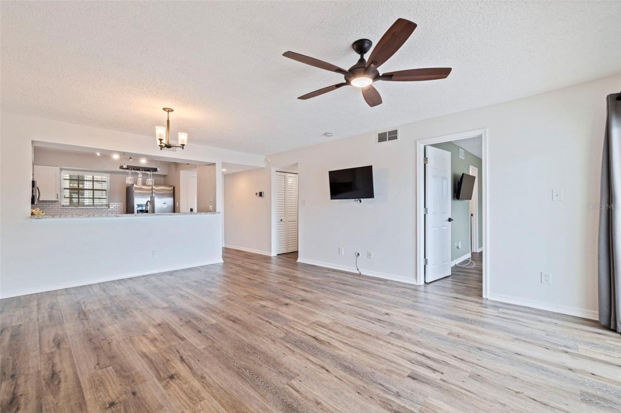 6826 Stones Throw Circle N, Unit 11201, Saint Petersburg, FL 33710 Photo