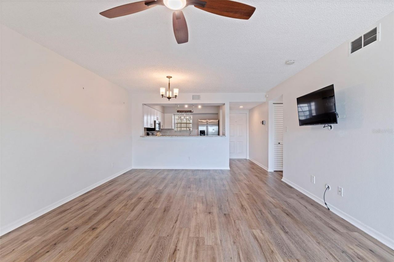 6826 Stones Throw Circle N, Unit 11201, Saint Petersburg, FL 33710 Photo