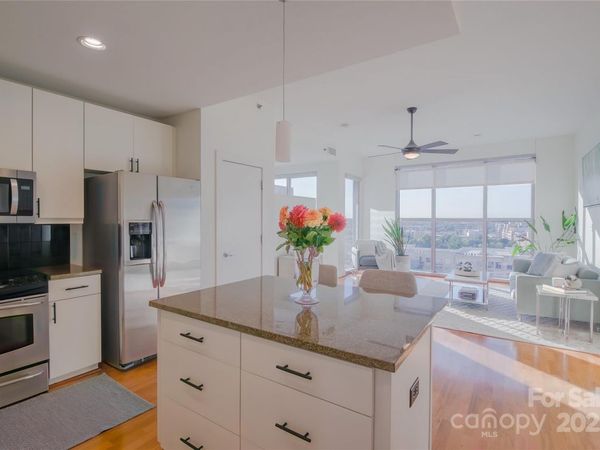 333 W Trade Street W, Unit 905, Charlotte, NC 28202