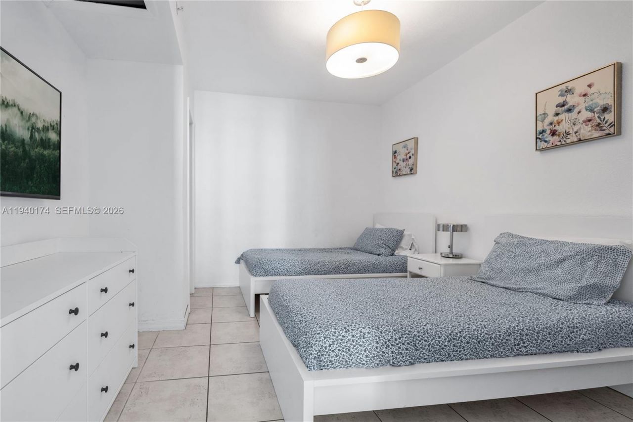 5601 Collins Ave , Unit 825, Miami Beach, FL 33140 Photo