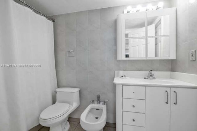 5601 Collins Ave , Unit 825, Miami Beach, FL 33140 Photo
