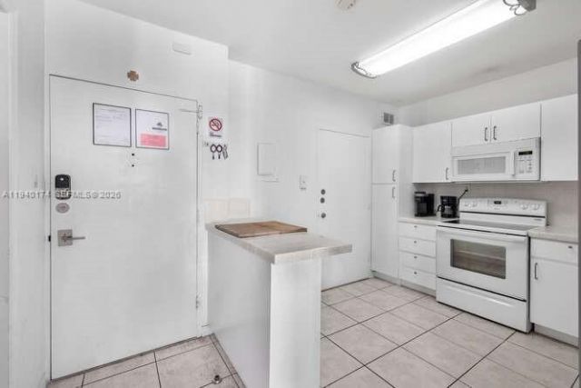 5601 Collins Ave , Unit 825, Miami Beach, FL 33140 Photo