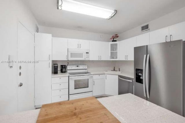 5601 Collins Ave , Unit 825, Miami Beach, FL 33140 Photo
