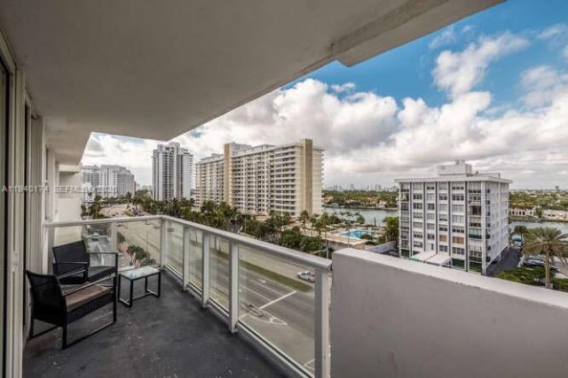 5601 Collins Ave , Unit 825, Miami Beach, FL 33140 Photo
