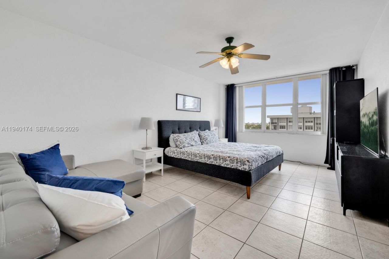5601 Collins Ave , Unit 825, Miami Beach, FL 33140 Photo