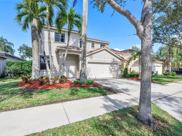 630 Vista Meadows Dr, Weston, FL 33327