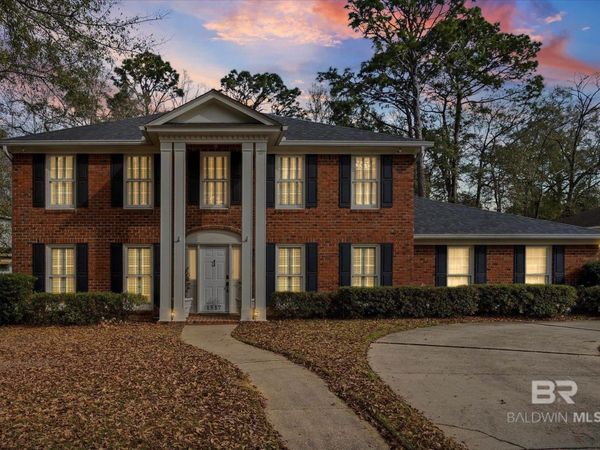 1517 E Ridgeland Road, Mobile, AL 36695