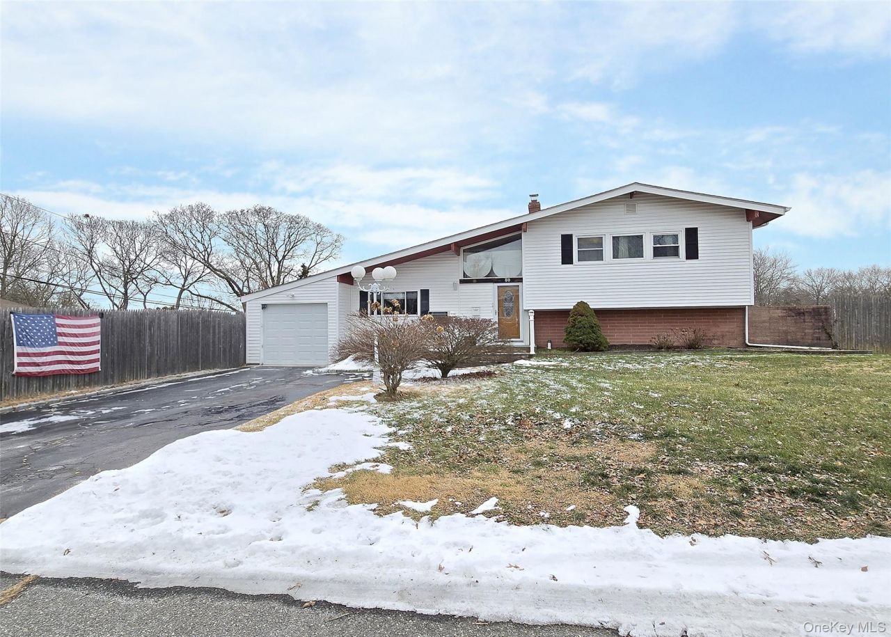 50 Spur Lane, Centereach, NY 11720 Main Photo