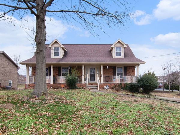 318 Windrush Dr, Clarksville, TN 37042