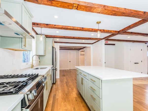 39 Mast Road, Lee, NH 03861