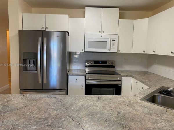 8851 NW 119th St, Unit 5108, Hialeah Gardens, FL 33018