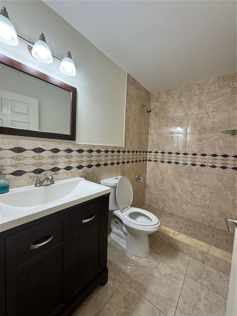 8851 NW 119th St, Unit 5108, Hialeah Gardens, FL 33018 Photo