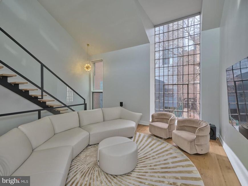 18 Saint James Court, Philadelphia, PA 19106 Main Photo