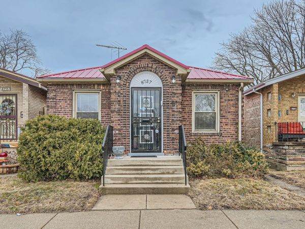 8757 S Paxton Avenue, Chicago, IL 60617