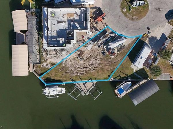 3961 Blueberry LN, ST. JAMES CITY, FL 33956