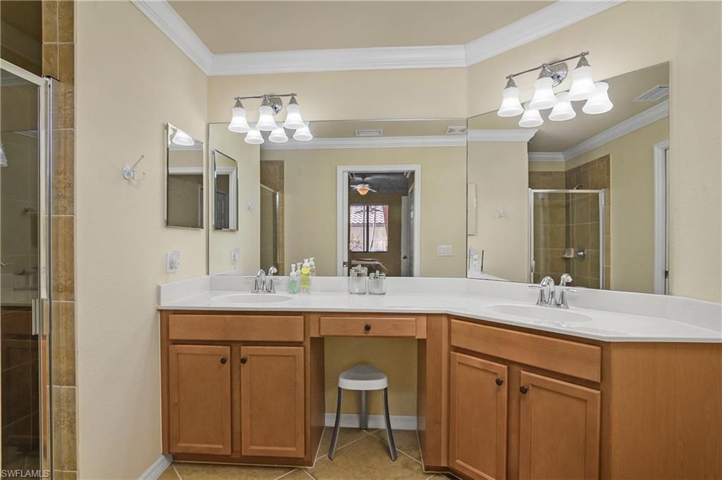 9832 Venezia Cir, Unit 1013, Naples, FL 34113 Photo