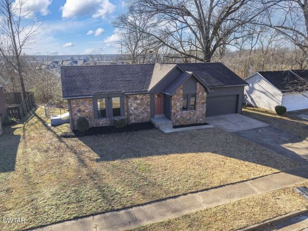 32 Emerson Drive, Jackson, TN 38305