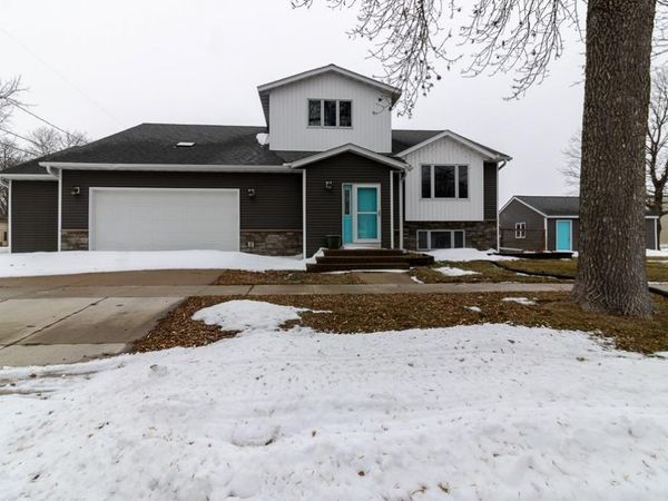 402 Cedar Street, Nicollet, MN 56074