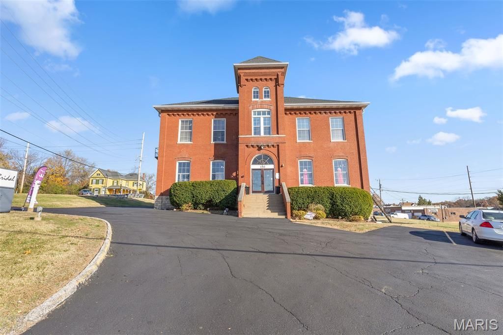 120 Henry Avenue, Ballwin, MO 63011 Main Photo