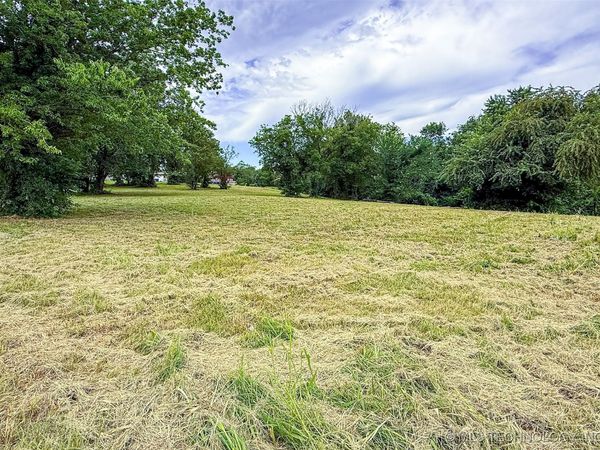 715 S Cherokee Street, Locust Grove, OK 74352