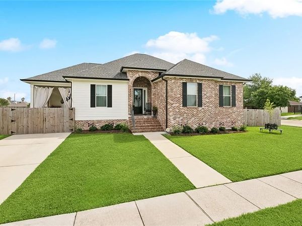 8429 PRINCE Drive, Chalmette, LA 70043