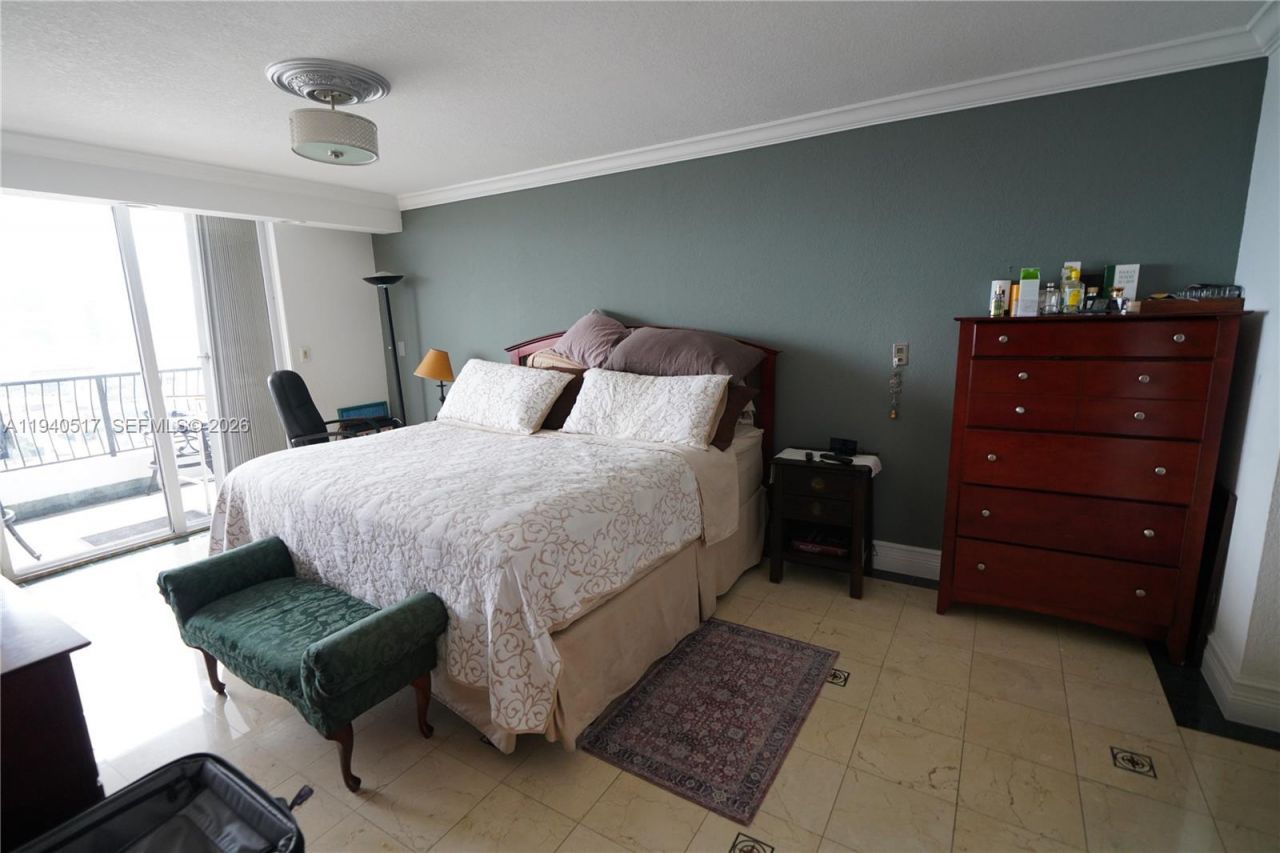 555 NE 15th St, Unit 22I, Miami, FL 33132 Photo