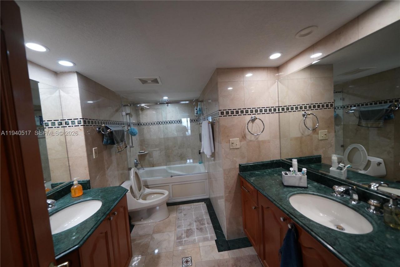 555 NE 15th St, Unit 22I, Miami, FL 33132 Photo