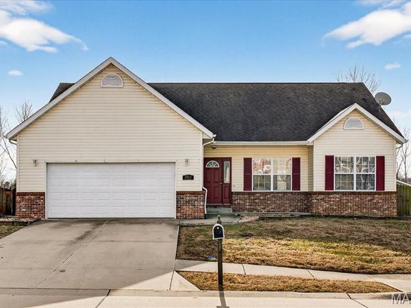 2212 Hunters Point Drive, Granite City, IL 62040