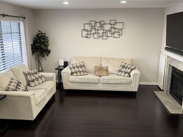 11300 Foothill Boulevard, Unit 33, Lakeview Terrace, CA 91342