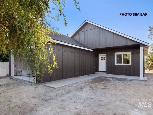 224 W Arizona Ave, Homedale, ID 83628