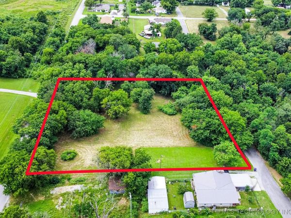 608 S Cherokee Street , Locust Grove, OK 74352