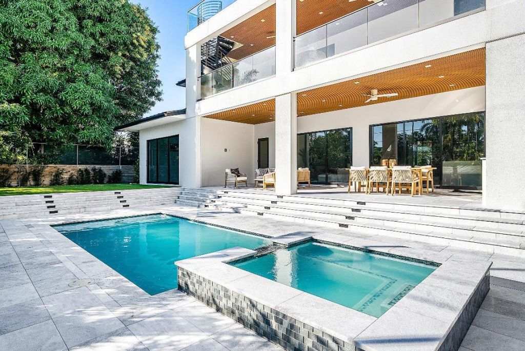 258 33rd Court, West Palm Beach, FL 33407 Photo