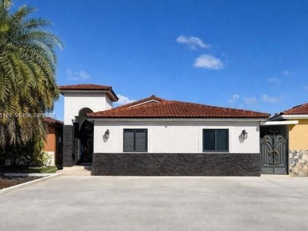 Unit 82, Hialeah Gardens, FL 33018