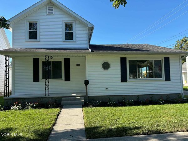 423 S Stearns Avenue, Deshler, OH 43516