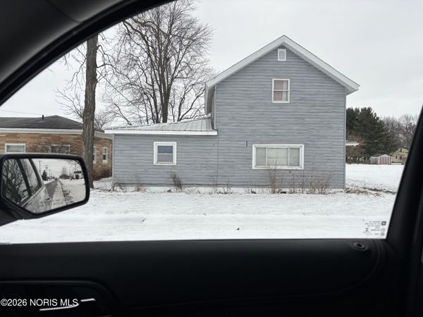 423 S Stearns Avenue, Deshler, OH 43516